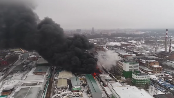 Пожар в ангарах с лакокрасочными изделиями в Щелково, Московская область. 6 марта 2017