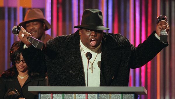 Американский хип-хоп исполнитель Кристофер Джордж Лейтор Уоллес, выступавший под псевдонимами The Notorious B.I.G. 1995 год