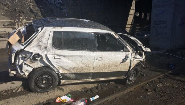 На месте падения автомобиля в Челябинске. 6 марта 2017