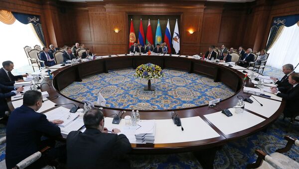 Председатель правительства РФ Дмитрий Медведев на заседании Евразийского межправительственного совета в узком составе. 7 марта 2017