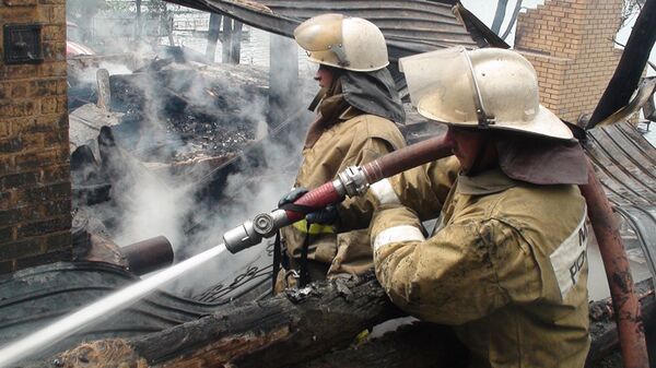 Сотрудники ГУ МЧС по Челябинской области на месте пожара