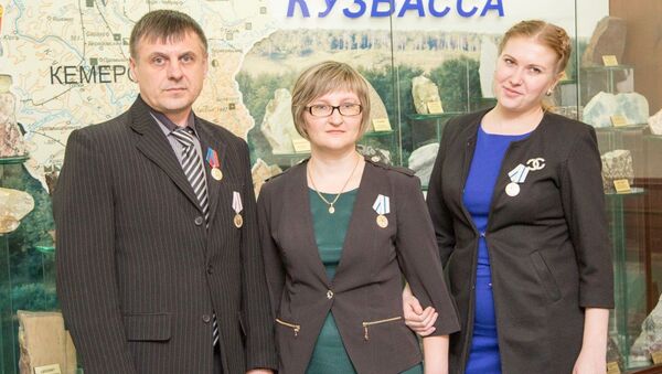 Губернатор Кемеровской области Аман Тулеев вручил региональные награды бригаде скорой помощи Промышленновской районной больницы