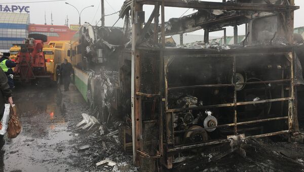 Ликвидация последствий возгорания в рейсовом автобусе у станции метро Петровско-Разумовская в Москве. 7  марта 2017