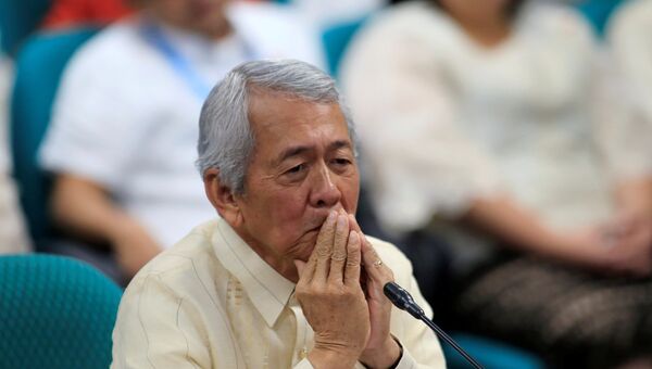 Перфекто Ясай во время слушаний в парламенте Филиппин