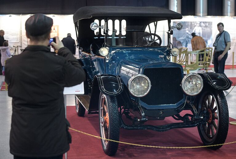 Автомобиль Lozier Type 77 (1912 г.) на выставке старинных автомобилей Первые моторы России