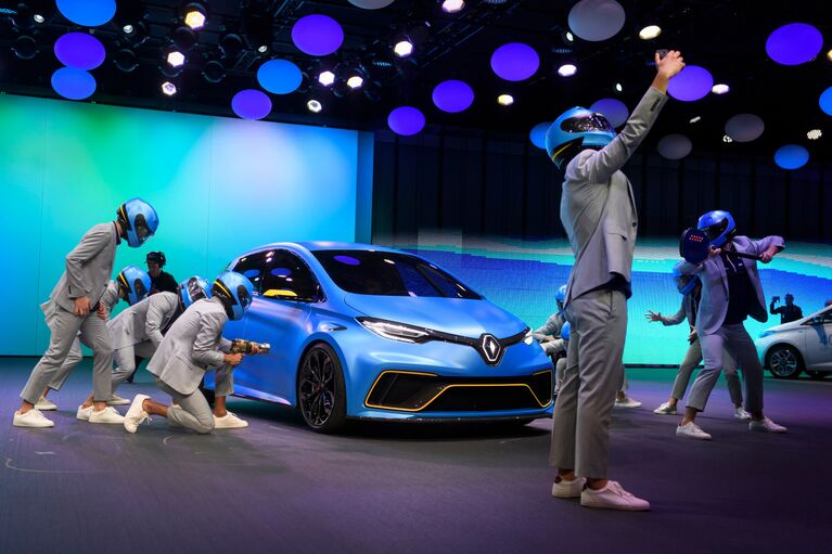 Автомобиль Renault ZOE e-Sport на Женевском международном автосалоне