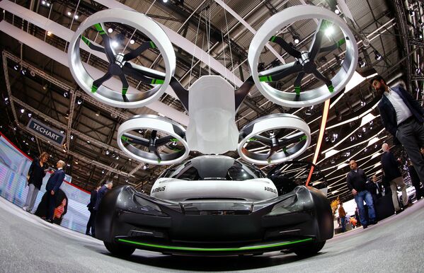 Концепция наземного и воздушного транспортного средства Pop.Up на Женевском международном автосалоне