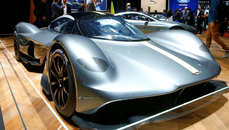 Автомобиль Aston Martin Valkyrie на Женевском международном автосалоне