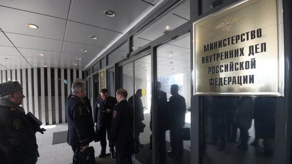 Участники заседания коллегии МВД России у входа в здание Министерства внутренних дел РФ. 9 марта 2017