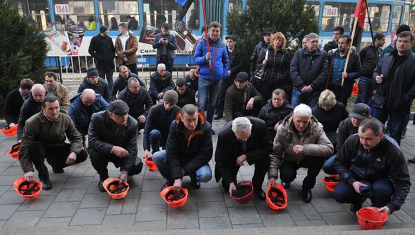 Акция протеста шахтеров у здания областного суда во Львове. 9 марта 2017
