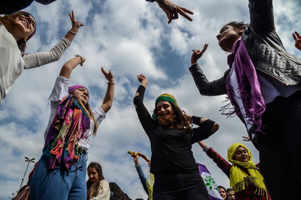 Демонстрация в рамках Международного женского дня в Диярбакыре, Турция