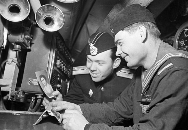 Советские моряки-подводники