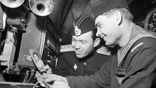 Советские моряки-подводники