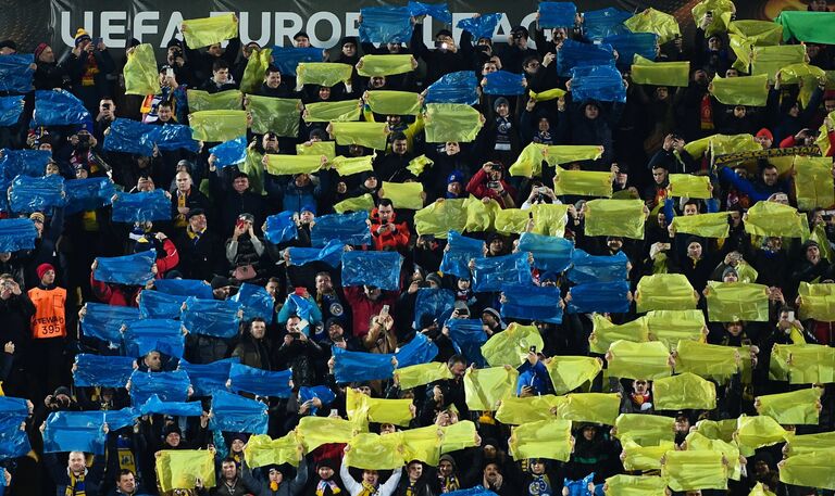 Болельщики ФК Ростов на матче 1/8 финала Лиги Европы между ФК Ростов (Россия, Ростов-на-Дону) и ФК Манчестер Юнайтед (Англия, Манчестер).