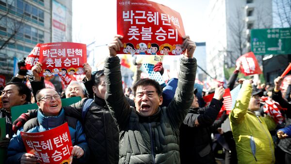 Реакция людей на решение КС Южной Кореи об импичменте Пак Кын Хе, Сеул. 10 марта 2017 год