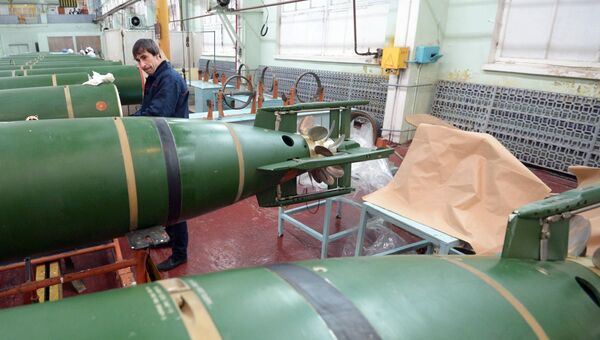 Сотрудник предприятия работает в цехе ОАО Завод Дагдизель в Каспийске. Архивное фото