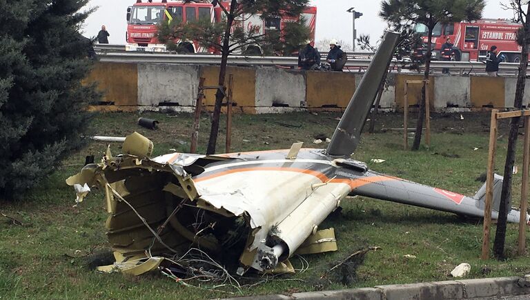 Обломки вертолета, разбившегося в Стамбуле, Турция. 10 марта 2017