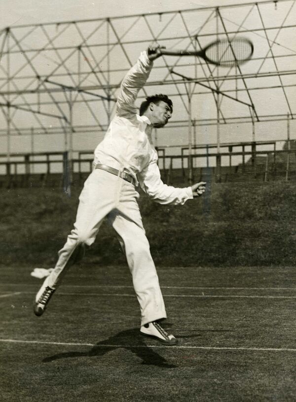 Джон Хеннесси в форменном костюме теннисиста на Уимблдонском турнире. 1925 г.