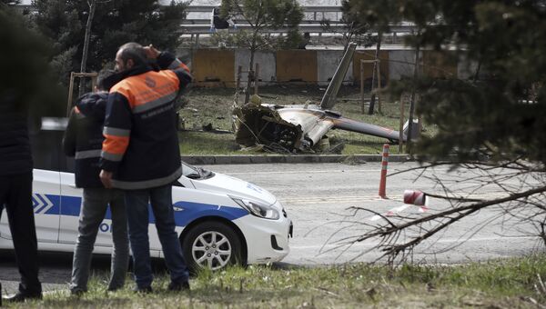 На месте разбившегося самолета в Стамбуле, Турция. 10 марта 2017