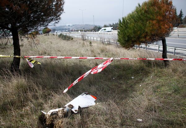 На месте разбившегося вертолета в Стамбуле, Турция. 10 марта 2017