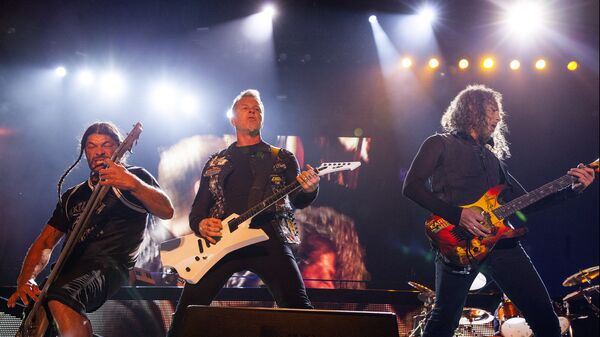 Участники группы Metallica Роберт Трухильо, Джеймс Хэтфилд и Кирк Хэммет на фестивале Voodoo Music Experience в Новом Орлеане