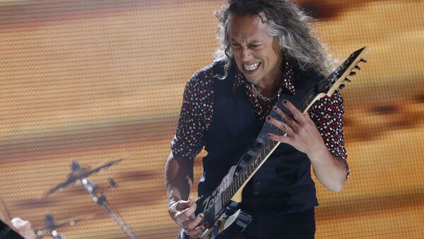 Гитарист группы Metallica Кирк Хэммет на концерте в Мехико