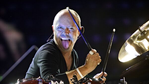 Барабанщик группы Metallica Ларс Ульрих выступает в бывшей государственной тюрьме в городе Хорсенс, Дания