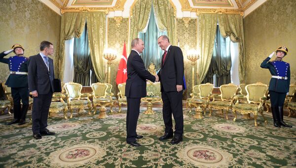 Президент РФ Владимир Путин и президент Турции Реджеп Тайип Эрдоган во время встречи перед началом шестого заседания Совета сотрудничества высшего уровня между РФ и Турцией