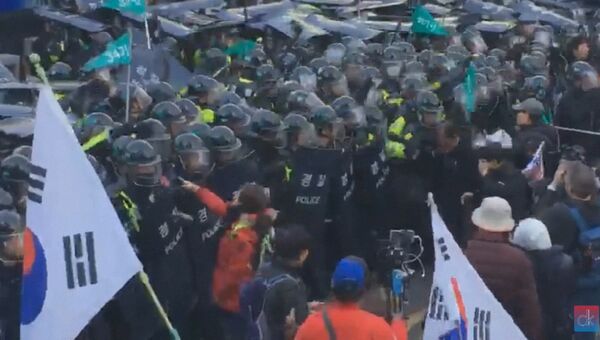 Беспорядки в Сеуле после отстранения от власти президента Южной Кореи