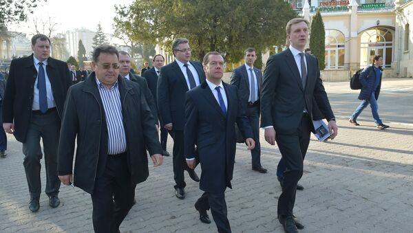Председатель правительства РФ Дмитрий Медведев после посещения санаторно-курортного комплекса Источник в Ессентуках