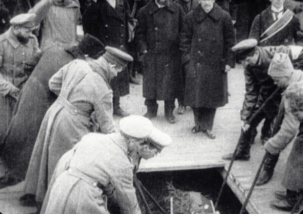 Похороны жертв февральской революции павших за свободу. Петроград. 1917 год