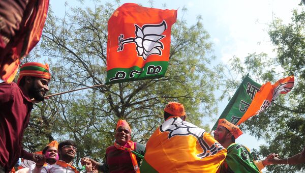 Бхаратия Джаната парти (БДП) премьер-министра Нарендры Моди на региональных выборах в Индии. 11 марта 2017 года