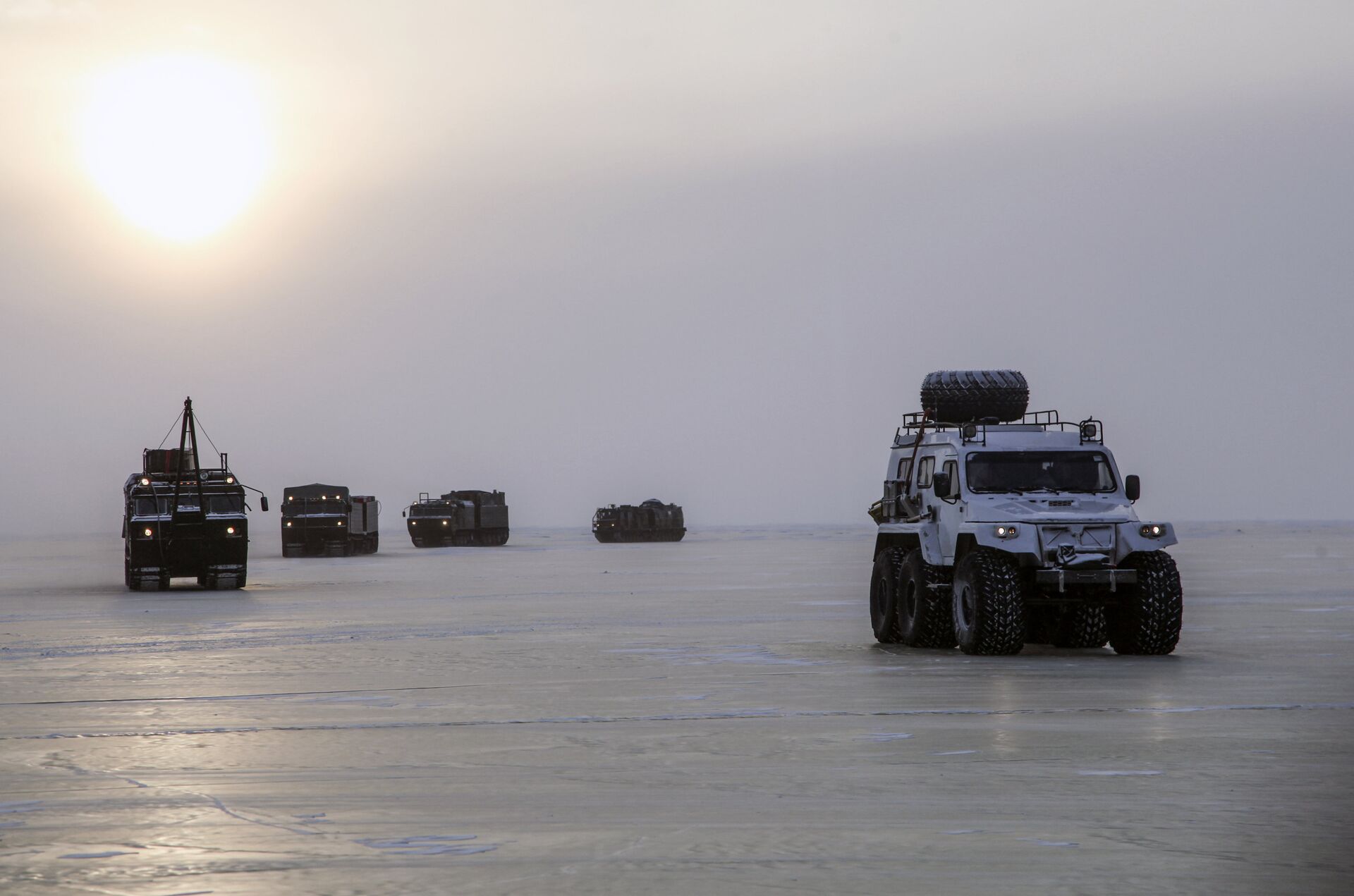 Испытания новых и перспективных образцов вооружения, военной и специальной техники в условиях Арктики - РИА Новости, 1920, 13.04.2021