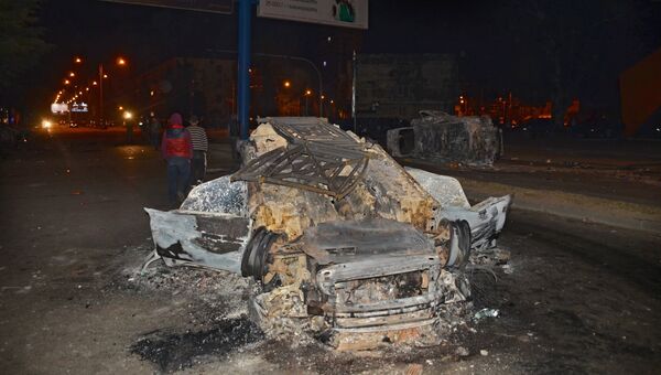 Автомобили, сгоревшие во время беспорядков в Батуми.