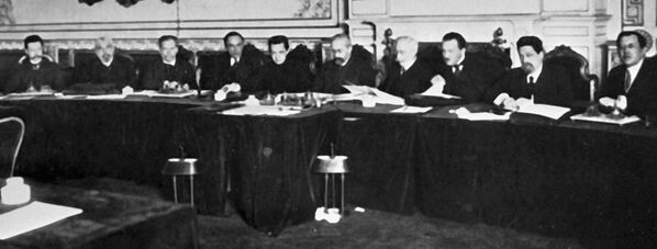 Первое заседание Временного правительства в Мариинском дворце.