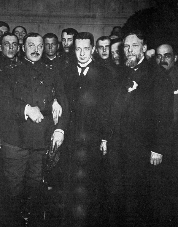 Члены Временного правительства во главе с Александром Федоровичем Керенским.