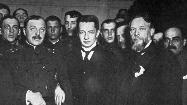 Члены Временного правительства во главе с Александром Федоровичем Керенским.