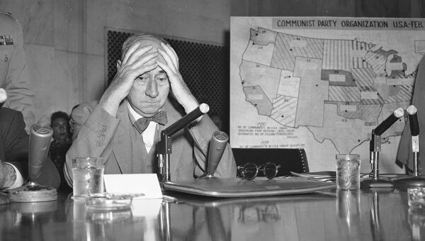 Сенатор Джозеф Маккарти в Вашингтоне. 1954 год. Архивное фото