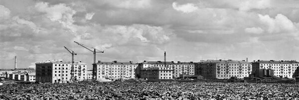 Панорама строительства района Новые Черемушки в Москве, 1954 год. Панорама строительства района Новые Черемушки в Москве, 1954 год.