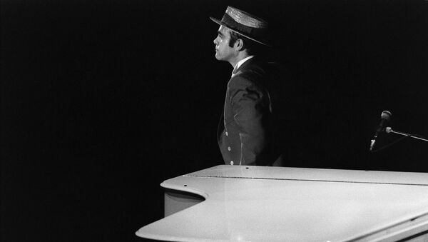 Британский певец Элтон Джон, 1984