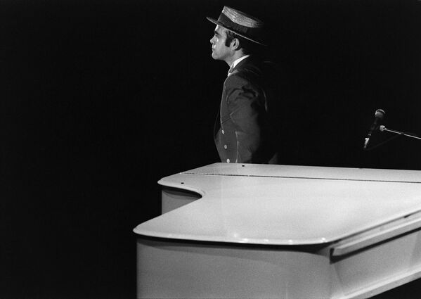 Британский певец Элтон Джон, 1984