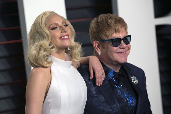 Певица Lady Gaga и британский музыкант Элтон Джон в Беверли-Хиллз, штат Калифорния, 28 февраля 2016
