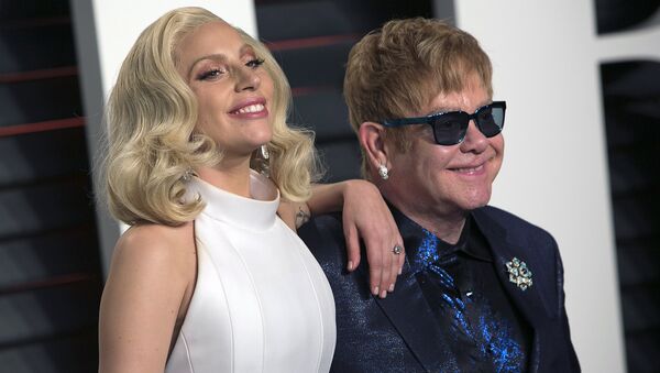 Певица Lady Gaga и британский музыкант Элтон Джон в Беверли-Хиллз, штат Калифорния, 28 февраля 2016