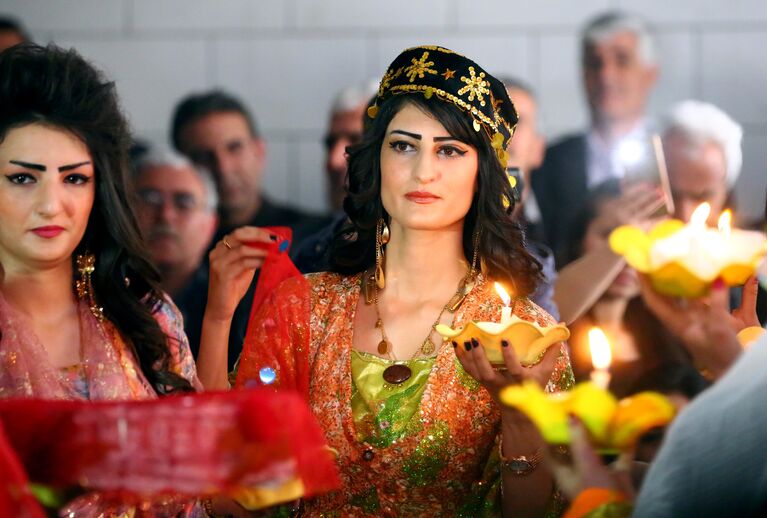 Показ мод сирийских курдов в городе Эль-Камышлы, Сирия