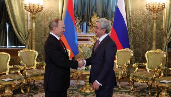 Президент РФ Владимир Путин и президент Армении Серж Саргсян во время встречи в Кремле. 15 марта 2017 года