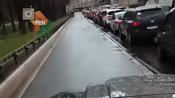 Полиция изучает видео с заездом Gelandewagen по тротуару в Москве