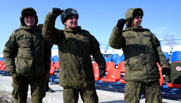 Военнослужащие во время индивидуальной гонки экипажей БМП в рамках всеармейского конкурса Танковый биатлон-2017 в Хабаровском крае