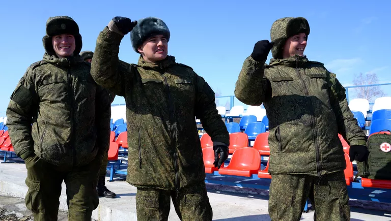 Военнослужащие во время индивидуальной гонки экипажей БМП в рамках всеармейского конкурса Танковый биатлон-2017 в Хабаровском крае Военнослужащие во время индивидуальной гонки экипажей БМП в рамках всеармейского конкурса Танковый биатлон-2017 в Хабаровском крае