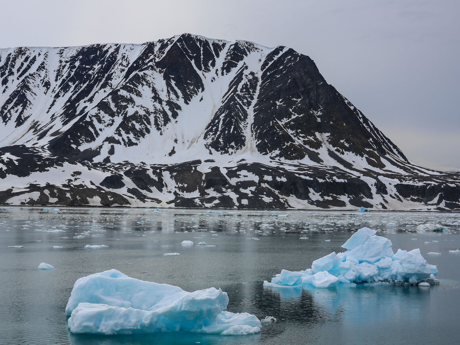 Ледниковые шапки на островах архипелага Северная земля