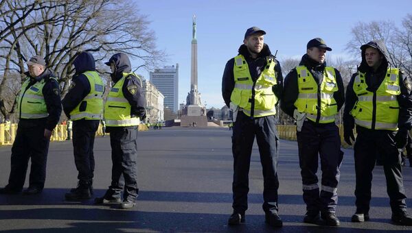 Полиция в ожидании участников мероприятий Дня легионеров. 16 марта 2017